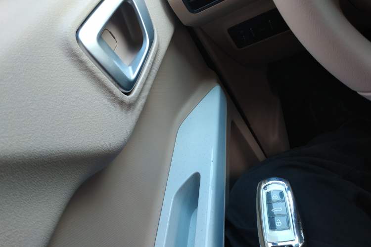 Used Geely Galaxy Panda 2024 200km Panda Kart Interior 1
