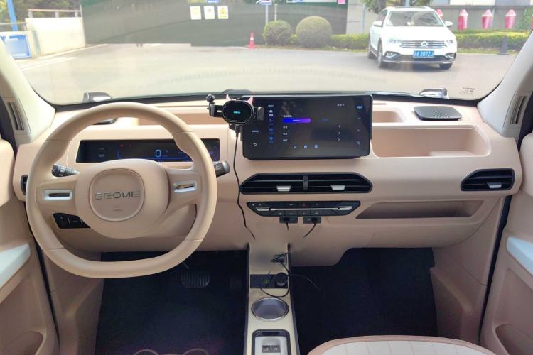 Used Geely Galaxy Panda 2024 200km Panda Kart Interior 7
