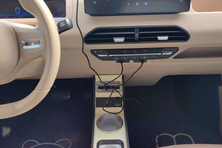 Used Geely Galaxy Panda 2024 200km Panda Kart Interior 9