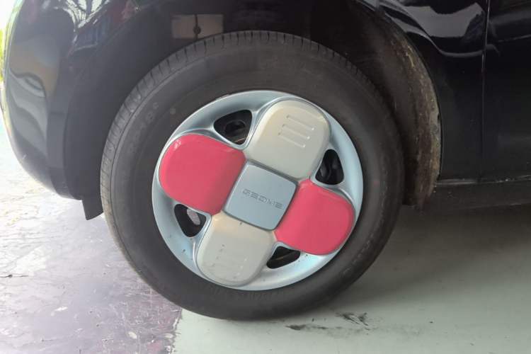 Used Geely Galaxy Panda 2024 Panda Mini 200km Endurance Bear Left Front Wheel Hub