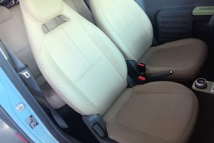 Used Geely Galaxy Panda 2024 Panda Mini 200km Endurance Bear Right Front Seat