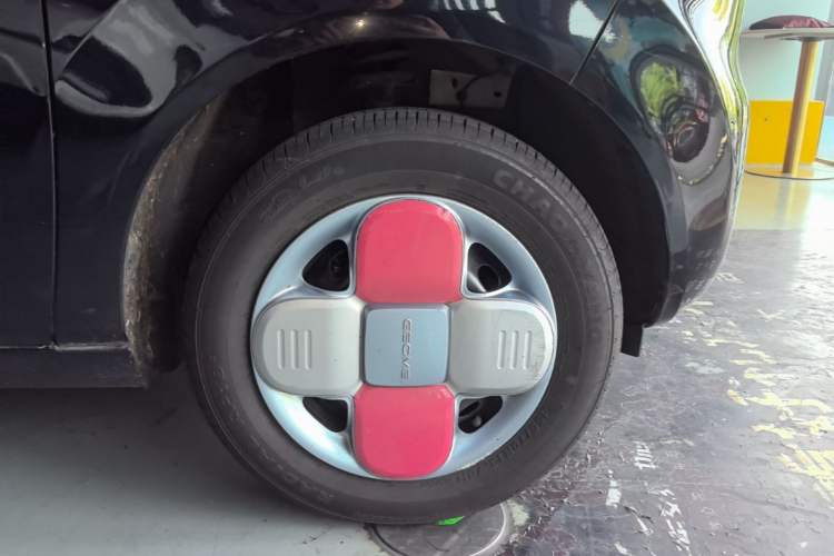 Used Geely Galaxy Panda 2024 Panda Mini 200km Endurance Bear Right Rear Wheel Hub