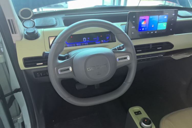 Used Geely Galaxy Panda 2024 Panda Mini 200km Endurance Bear Steering Wheel