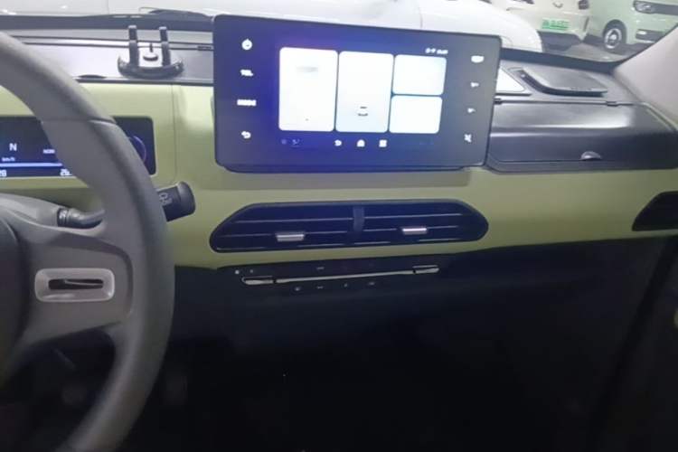 Used Geely Galaxy Panda 2024 Panda Mini 200km Endurance Bear Audio And AC Panel