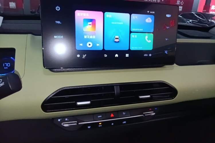 Used Geely Galaxy Panda 2024 Panda Mini 200km Endurance Bear Audio And AC Panel