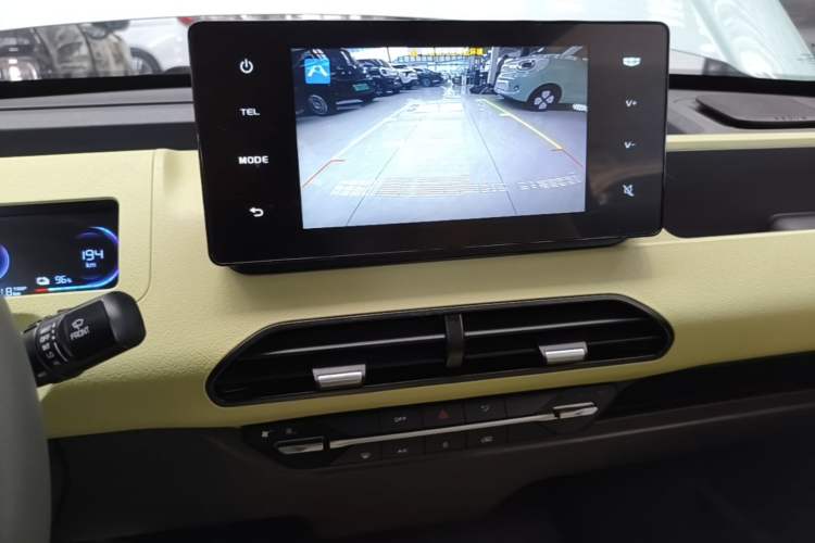 Used Geely Galaxy Panda 2024 Panda Mini 200km Endurance Bear Audio And AC Panel