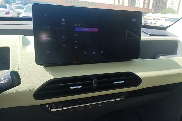 Used Geely Galaxy Panda 2024 Panda Mini 200km Endurance Bear Audio And AC Panel