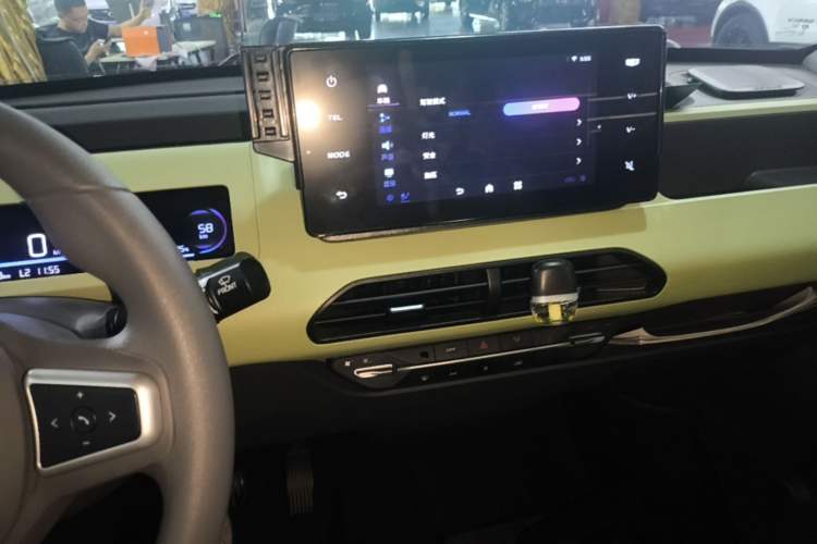 Used Geely Galaxy Panda 2024 Panda Mini 200km Endurance Bear Audio And AC Panel