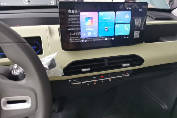 Used Geely Galaxy Panda 2024 Panda Mini 200km Endurance Bear Audio And AC Panel