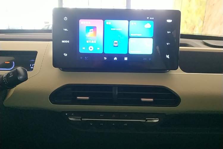 Used Geely Galaxy Panda 2024 Panda Mini 200km Endurance Bear Audio And AC Panel