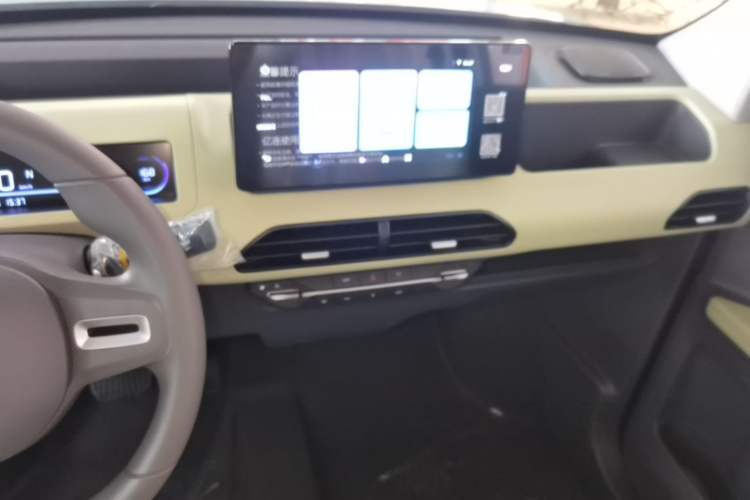 Used Geely Galaxy Panda 2024 Panda Mini 200km Endurance Bear Audio And AC Panel