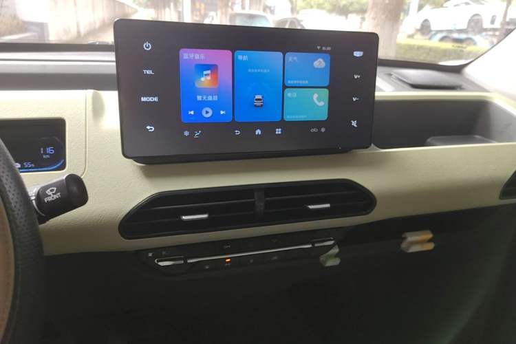 Used Geely Galaxy Panda 2024 Panda Mini 200km Endurance Bear Audio And AC Panel