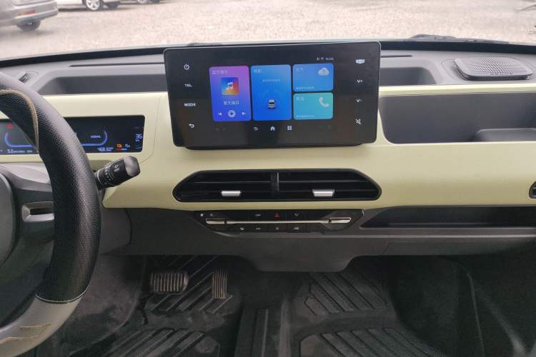 Used Geely Galaxy Panda 2024 Panda Mini 200km Endurance Bear Audio And AC Panel
