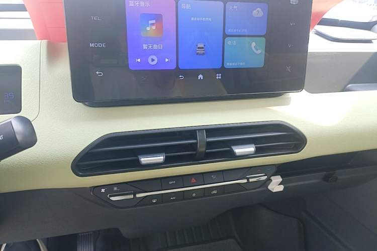 Used Geely Galaxy Panda 2024 Panda Mini 200km Endurance Bear Audio And AC Panel