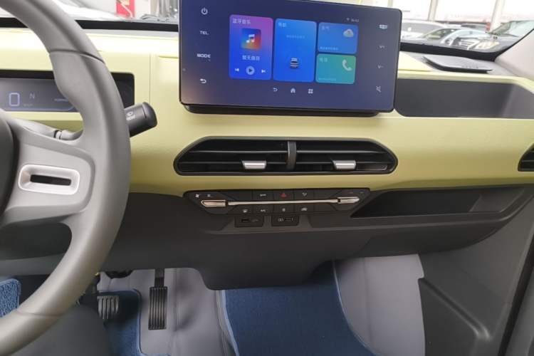 Used Geely Galaxy Panda 2024 Panda Mini 200km Endurance Bear Audio And AC Panel