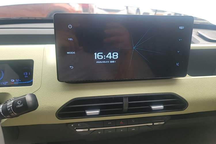 Used Geely Galaxy Panda 2024 Panda Mini 200km Endurance Bear Audio And AC Panel