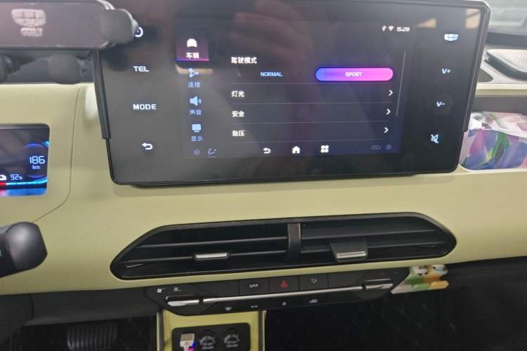 Used Geely Galaxy Panda 2024 Panda Mini 200km Endurance Bear Audio And AC Panel