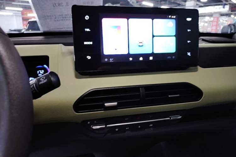 Used Geely Galaxy Panda 2024 Panda Mini 200km Endurance Bear Audio And AC Panel