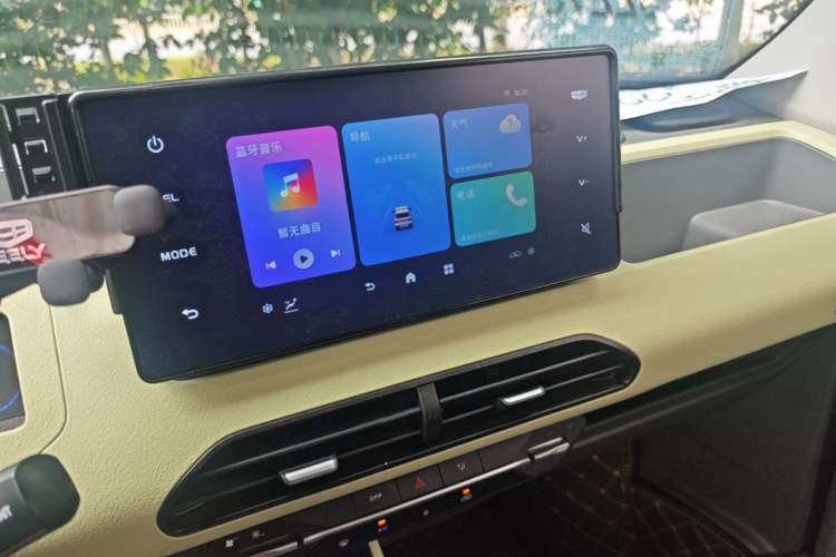 Used Geely Galaxy Panda 2024 Panda Mini 200km Endurance Bear Audio And AC Panel