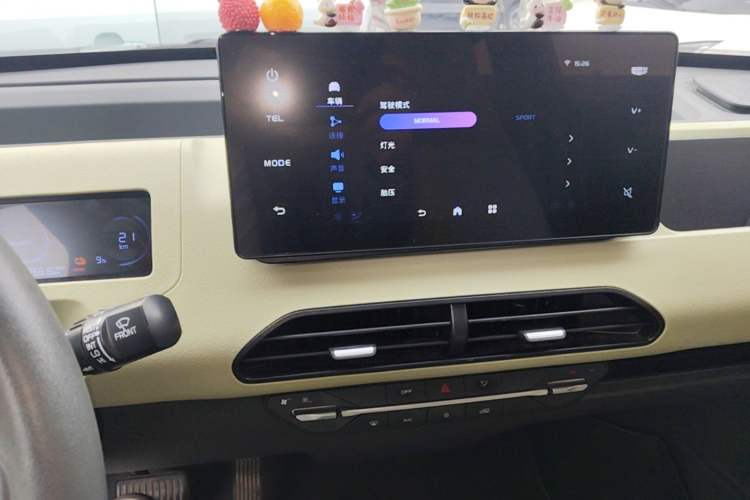 Used Geely Galaxy Panda 2024 Panda Mini 200km Endurance Bear Audio And AC Panel