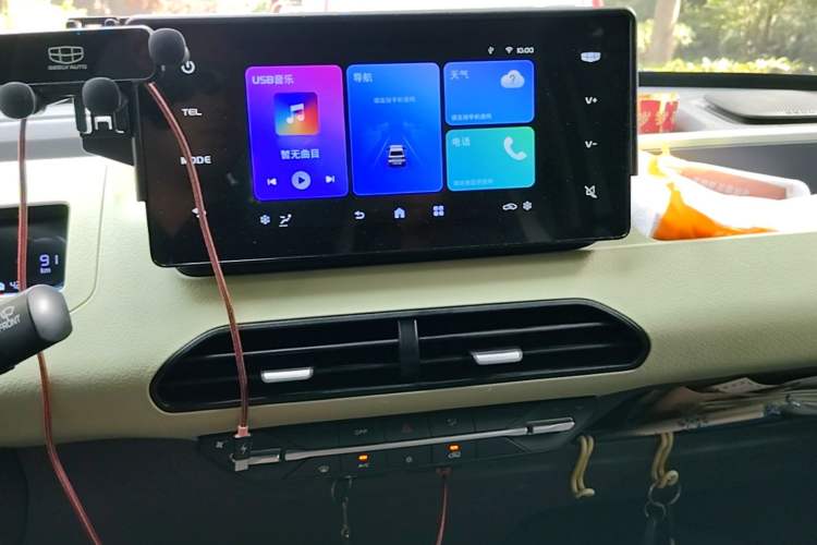 Used Geely Galaxy Panda 2024 Panda Mini 200km Endurance Bear Audio And AC Panel