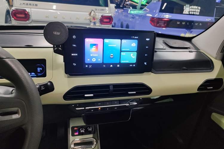 Used Geely Galaxy Panda 2024 Panda Mini 200km Endurance Bear Audio And AC Panel