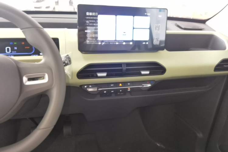 Used Geely Galaxy Panda 2024 Panda Mini 200km Endurance Bear Audio And AC Panel