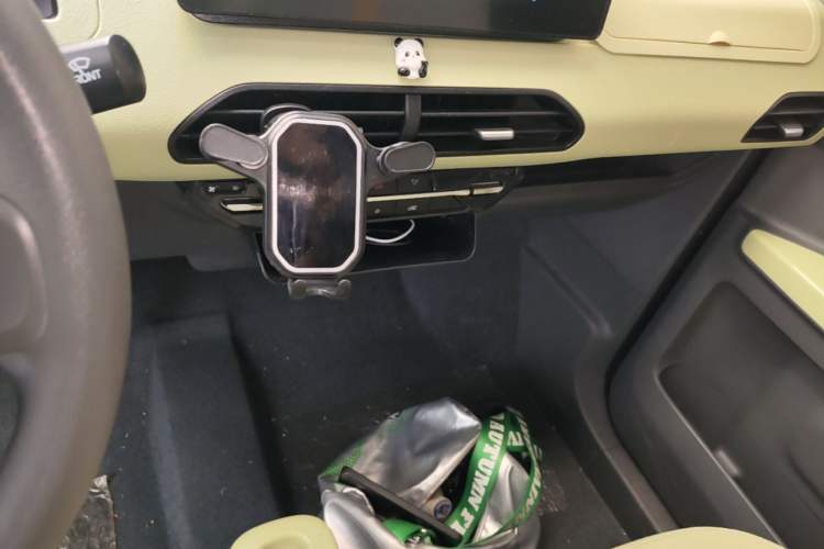Used Geely Galaxy Panda 2024 Panda Mini 200km Endurance Bear Audio And AC Panel