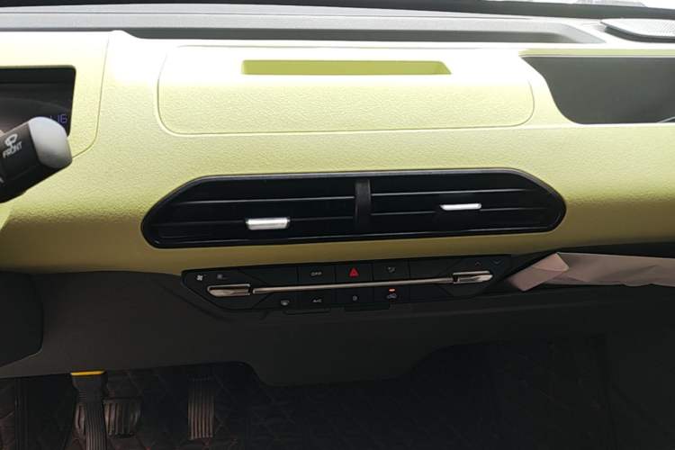 Used Geely Galaxy Panda 2024 Facelifted Panda Mini 200km Dragon Edition Audio And AC Panel