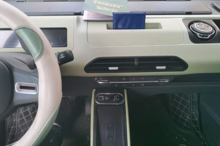 Used Geely Galaxy Panda 2024 Facelifted Panda Mini 200km Dragon Edition Audio And AC Panel