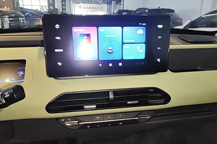 Used Geely Galaxy Panda 2024 Panda Mini 200km Endurance Bear Audio And AC Panel