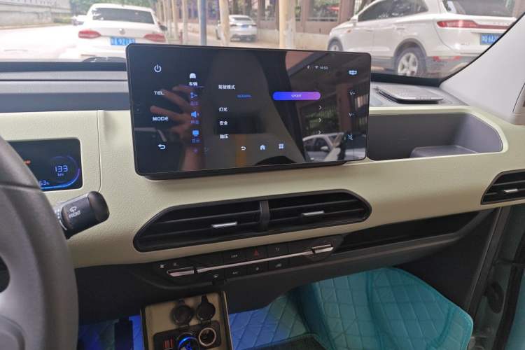 Used Geely Galaxy Panda 2024 Panda Mini 200km Endurance Bear Audio And AC Panel