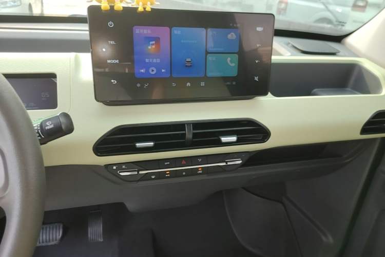 Used Geely Galaxy Panda 2024 Panda Mini 200km Endurance Bear Audio And AC Panel