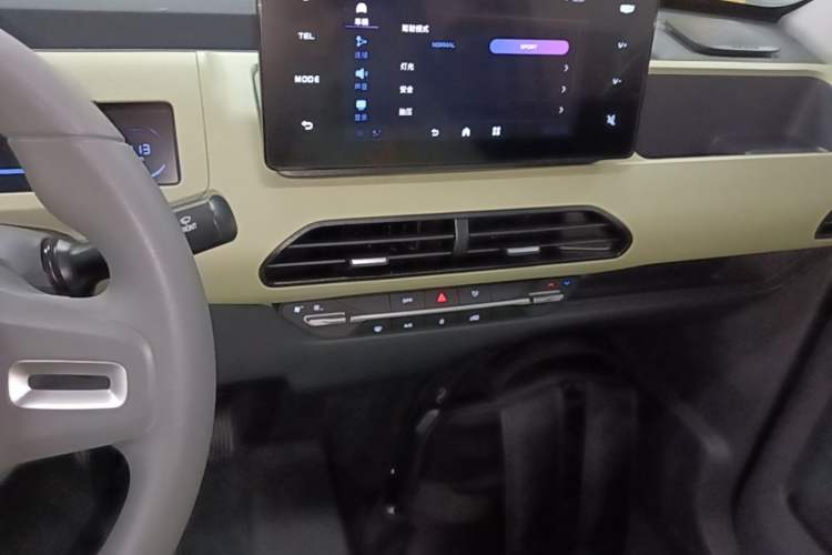 Used Geely Galaxy Panda 2024 Panda Mini 200km Longteng PRO Edition Audio And AC Panel