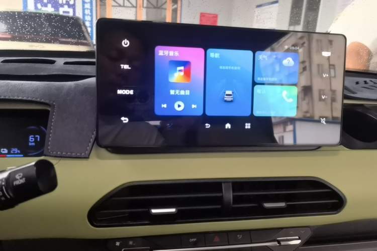 Used Geely Galaxy Panda 2024 Panda Mini 200km Endurance Bear Audio And AC Panel