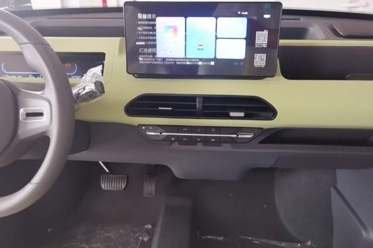 Used Geely Galaxy Panda 2024 Panda Mini 200km Endurance Bear Audio And AC Panel
