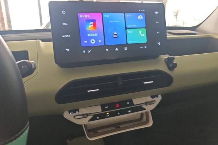 Used Geely Galaxy Panda 2024 Panda Mini 200km Endurance Bear Audio And AC Panel