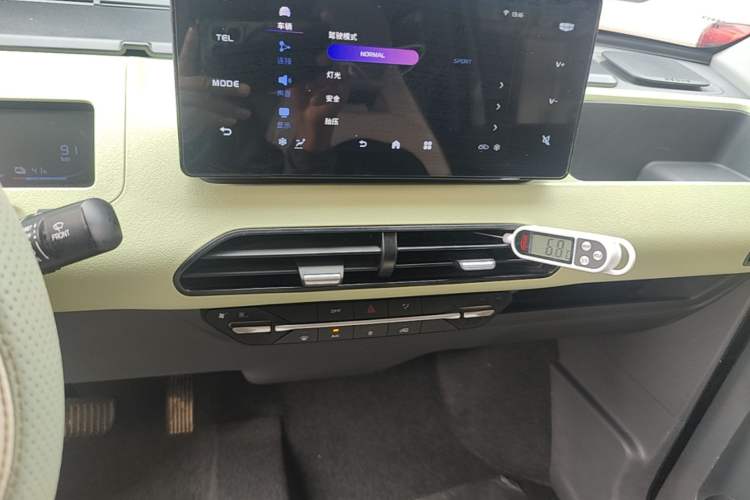 Used Geely Galaxy Panda 2024 Panda Mini 200km Endurance Bear Audio And AC Panel
