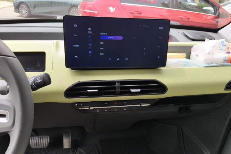 Used Geely Galaxy Panda 2024 Panda Mini 200km Endurance Bear Audio And AC Panel
