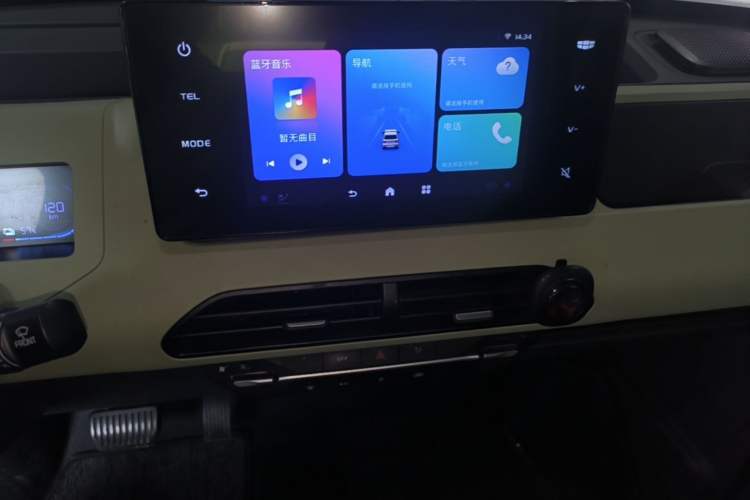 Used Geely Galaxy Panda 2024 Panda Mini 200km Endurance Bear Audio And AC Panel