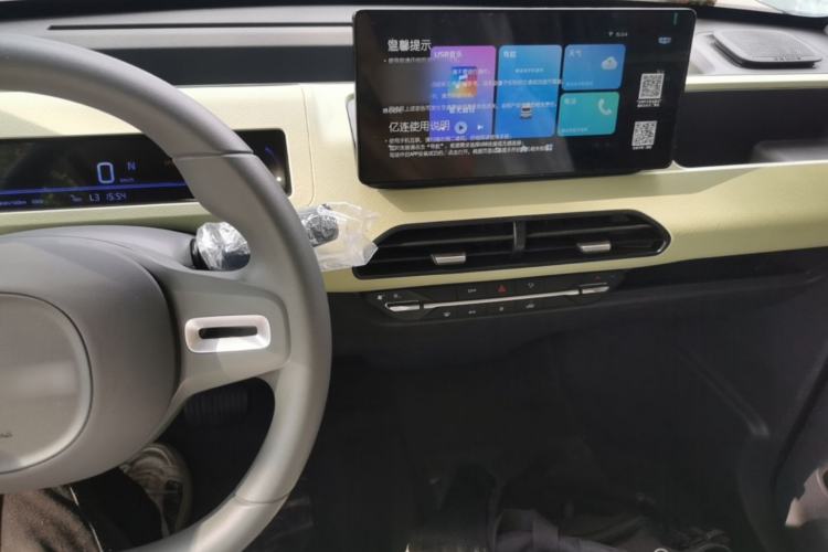 Used Geely Galaxy Panda 2024 Panda Mini 200km Endurance Bear Center Console