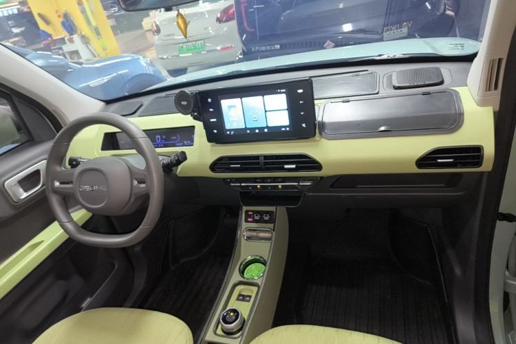 Used Geely Galaxy Panda 2024 Panda Mini 200km Endurance Bear Center Console
