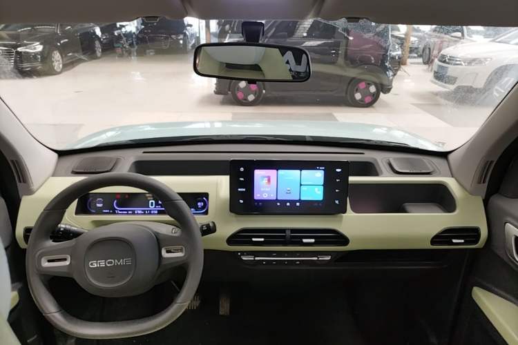 Used Geely Galaxy Panda 2024 Panda Mini 200km Endurance Bear Center Console