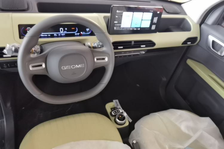 Used Geely Galaxy Panda 2024 Panda Mini 200km Endurance Bear Center Console