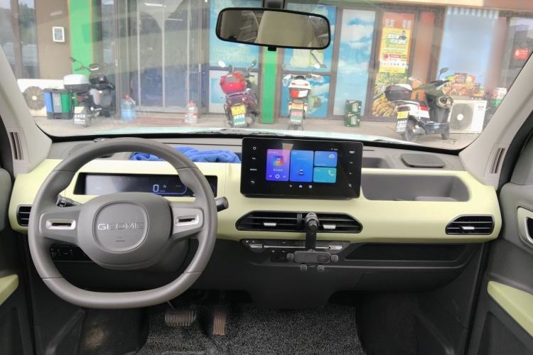 Used Geely Galaxy Panda 2024 Panda Mini 200km Endurance Bear Center Console