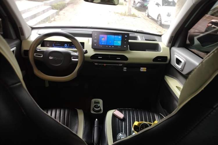 Used Geely Galaxy Panda 2024 Panda Mini 200km Endurance Bear Center Console