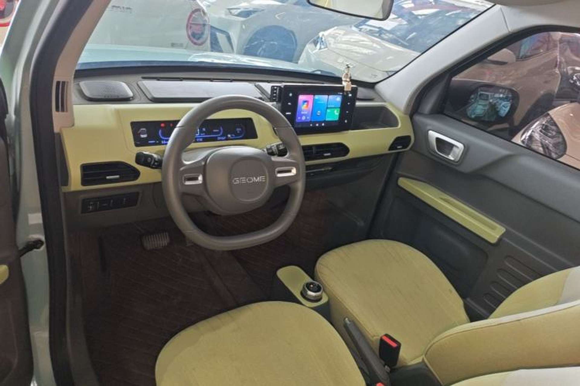 Used Geely Galaxy Panda 2024 Panda Mini 200km Endurance Bear Center Console