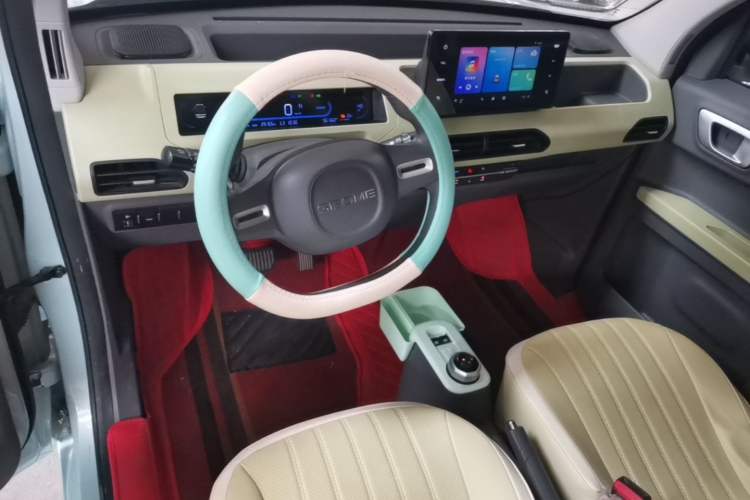 Used Geely Galaxy Panda 2024 Panda Mini 200km Endurance Bear Center Console