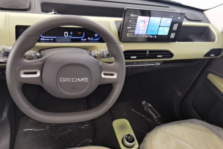 Used Geely Galaxy Panda 2024 Panda Mini 200km Endurance Bear Center Console