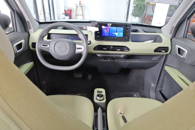 Used Geely Galaxy Panda 2024 Panda Mini 200km Endurance Bear Center Console